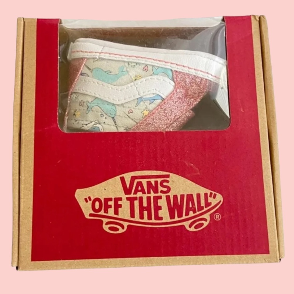 Vans Infant Sk8-Hi Crib (Shark Party) Pink Icing/True White

Size 2 infant